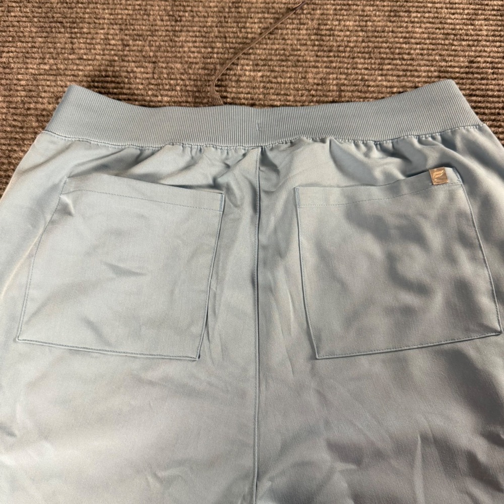 Fabletics Womens Light Blue V-Neck Scrub Top One Pocket and pants set like new - Picture 15 of 16